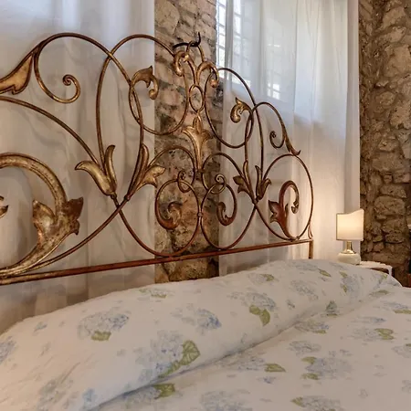 Glicine Apartament *